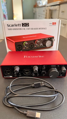 Focusrite scarlett 2i2 - scarlett, third