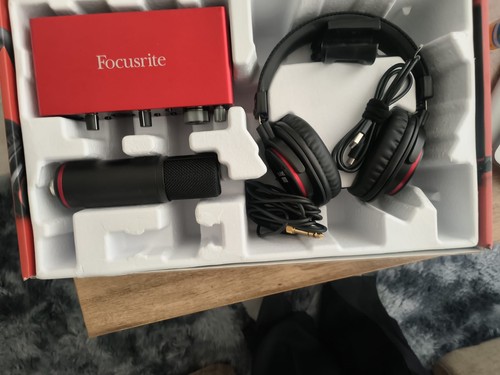 Focusrite scarlett 2i2 - scarlett, 3rd