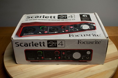 Focusrite scarlett 2i4 - 2i4, (1st