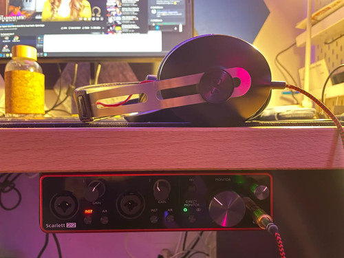 Focusrite scarlett 2i2 under - 2i2,